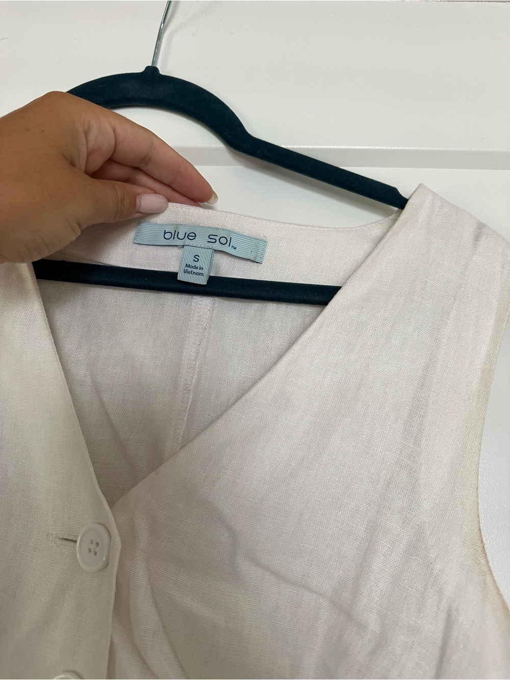 Button-Front Linen Vest - Picture 3 of 5